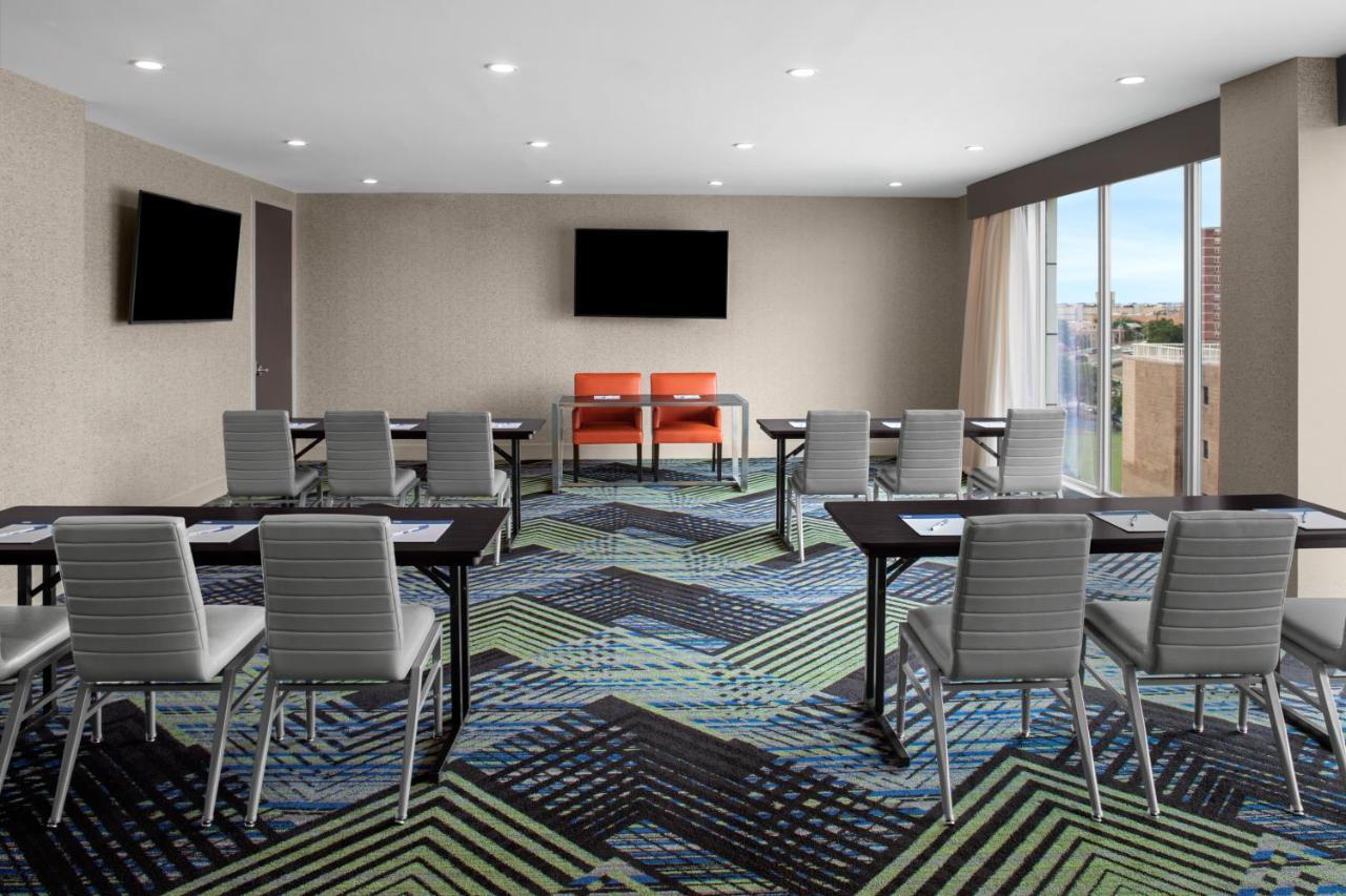Holiday Inn Express & Suites Woodside Laguardia Airport New York City Exterior photo