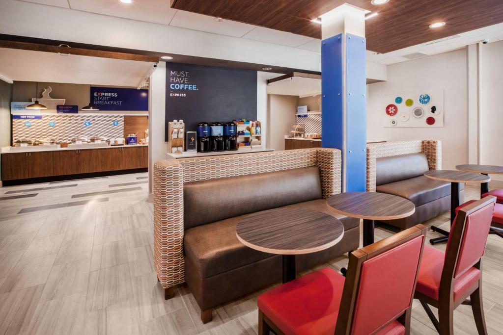 Holiday Inn Express & Suites Woodside Laguardia Airport New York City Exterior photo